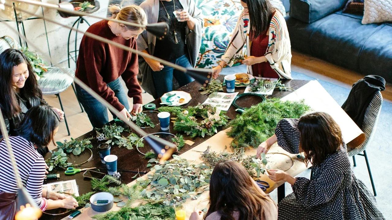 Ein Freundeskreis entsteht: Bin ich bereit, meine Seiten allen zu zeigen. Wer passt mit wem? Foto: Helena Lopes auf pexels.com (bearbeitet)