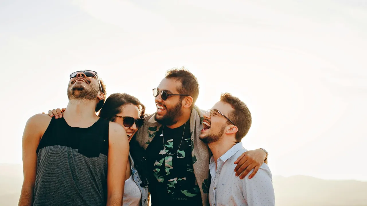 Mission gelungen: Offensichtlich versteht man sich gut. Foto: Helena Lopes auf pexels.com (bearbeitet) Mission gelungen: Offensichtlich versteht man sich gut. Foto: Helena Lopes auf pexels.com (bearbeitet)