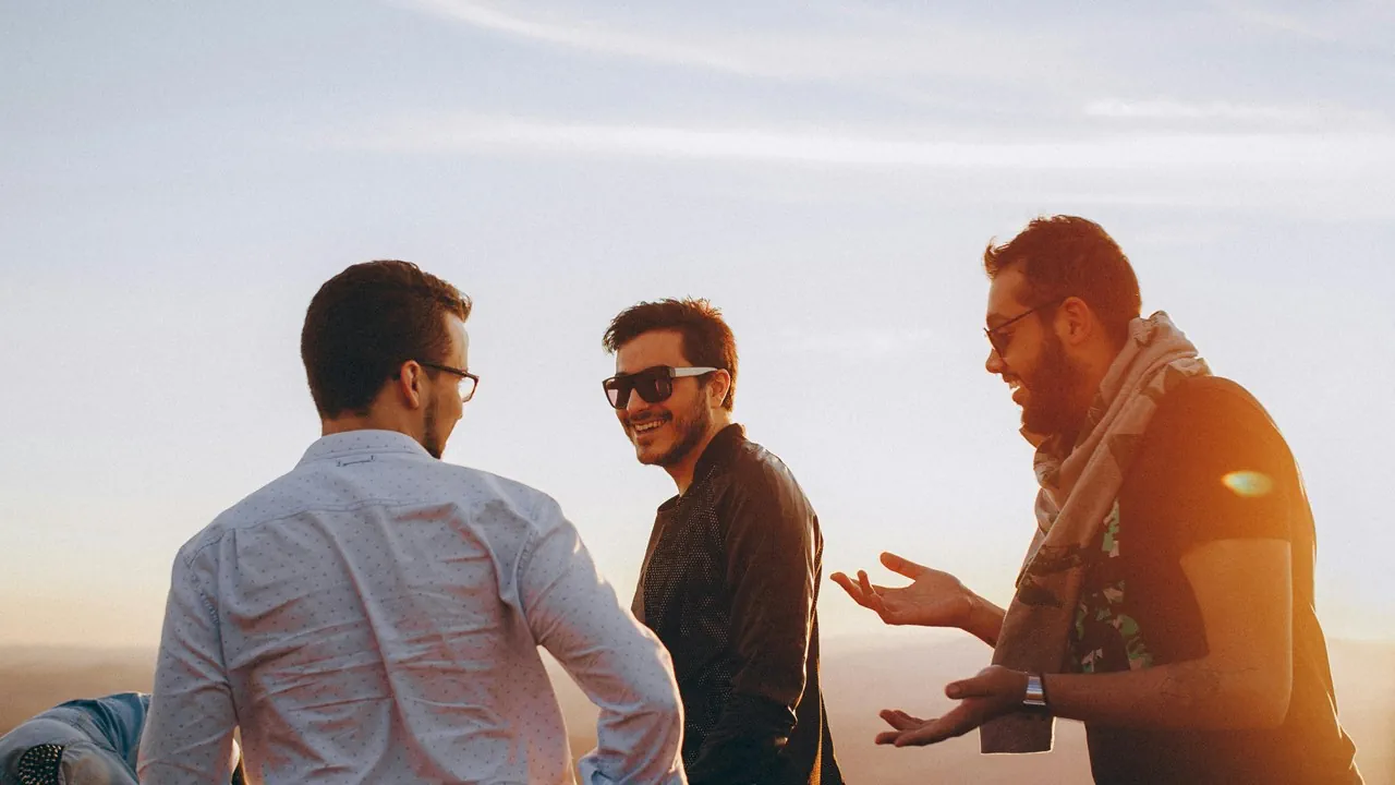 Ein Freundeskreis entsteht: Bin ich bereit, meine Seiten allen zu zeigen. Wer passt mit wem? Foto: Helena Lopes auf pexels.com (bearbeitet) Ein Freundeskreis entsteht: Bin ich bereit, meine Seiten allen zu zeigen. Wer passt mit wem? Foto: Helena Lopes auf pexels.com (bearbeitet)